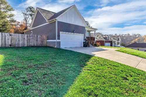 1013 Stonebrook Drive, Dickson, TN  37055