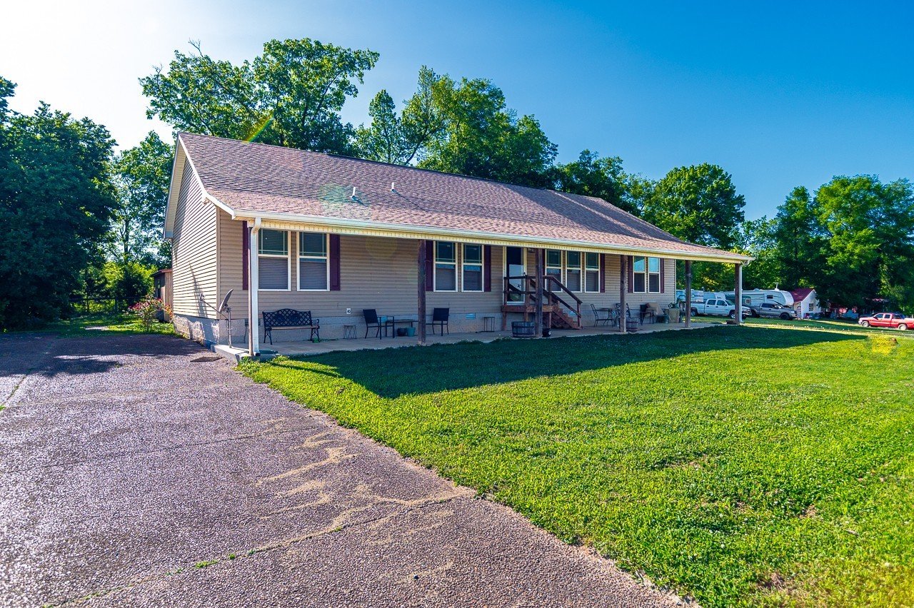 115 Holt Ave, Shelbyville, TN  37160